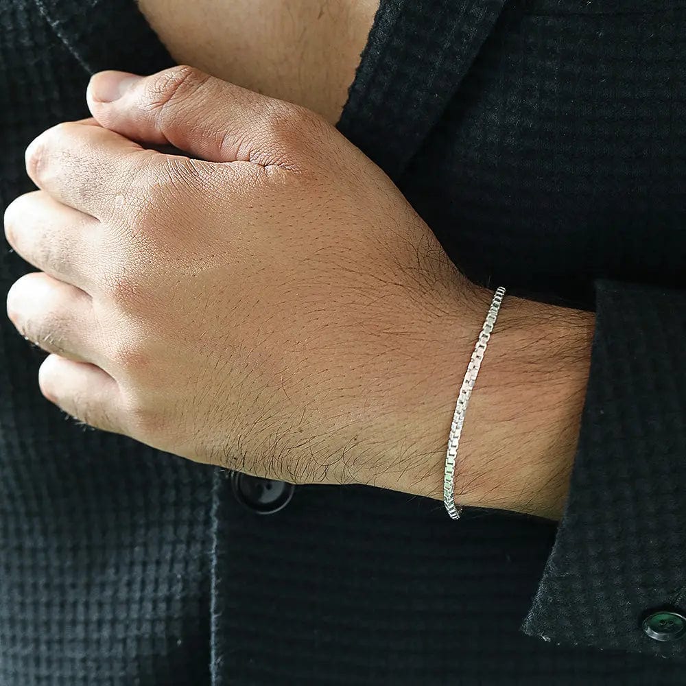 Silver Mens Sleek Bracelet – Unniyarcha