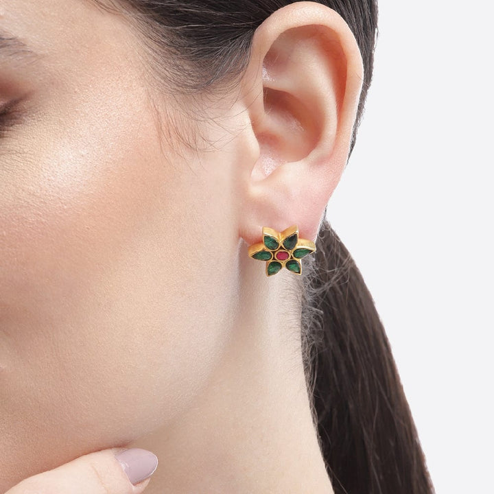 92.5 Silver Green Kundan Flower Stud Earrings