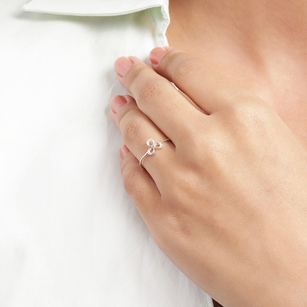 Elegant Silver Zircon Ring