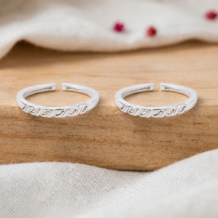 925 Sterling Silver Heritage Leaf Band Toe Rings