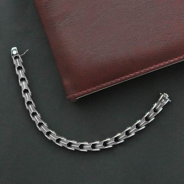 Daringly Bold Men's Biker Bracelet – Foxtail Chain with Wolf's Head De –  Urban.Jewelry