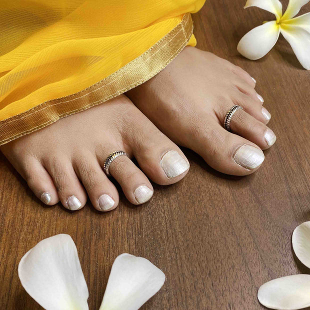 Shop Jaypore Women Silver Oxidised Toe Ring for Women Online 39592797