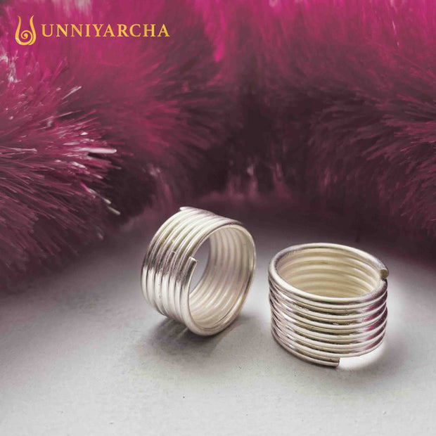 Criss Cross Lined Thumb Toe Ring - Mata Payals Exclusive Silver Jewellery