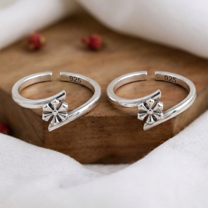 925 Pure Silver Botanical Star Flower Bypass Toe Ring
