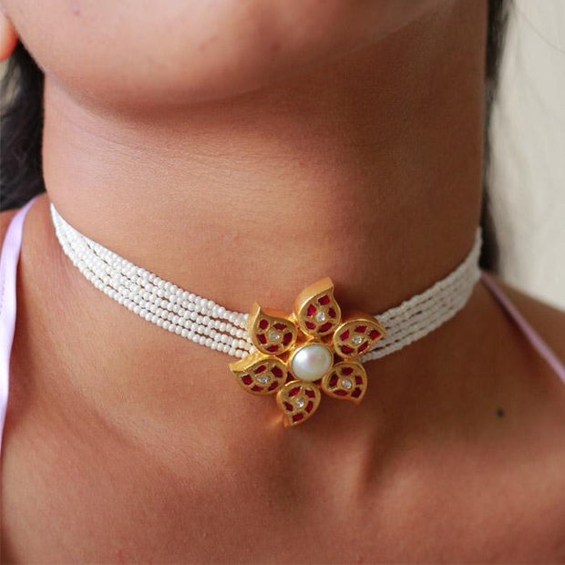 Chiffon manual imitation pearl flower flower choker necklace to restore  ancient ways beads sautoir women in Europe and the accessories